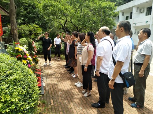 2019.7月退休支部党员参观红色教育基地“两弹城”.jpg